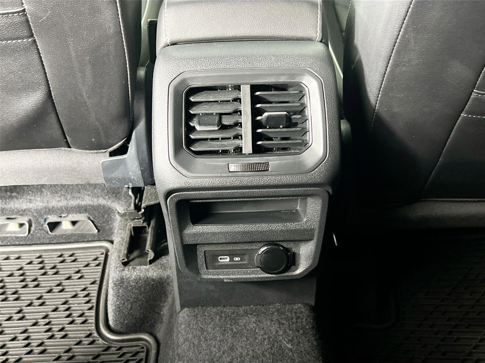 Used 2024 Volkswagen Tiguan SEL R-Line AWD/4WD image 23