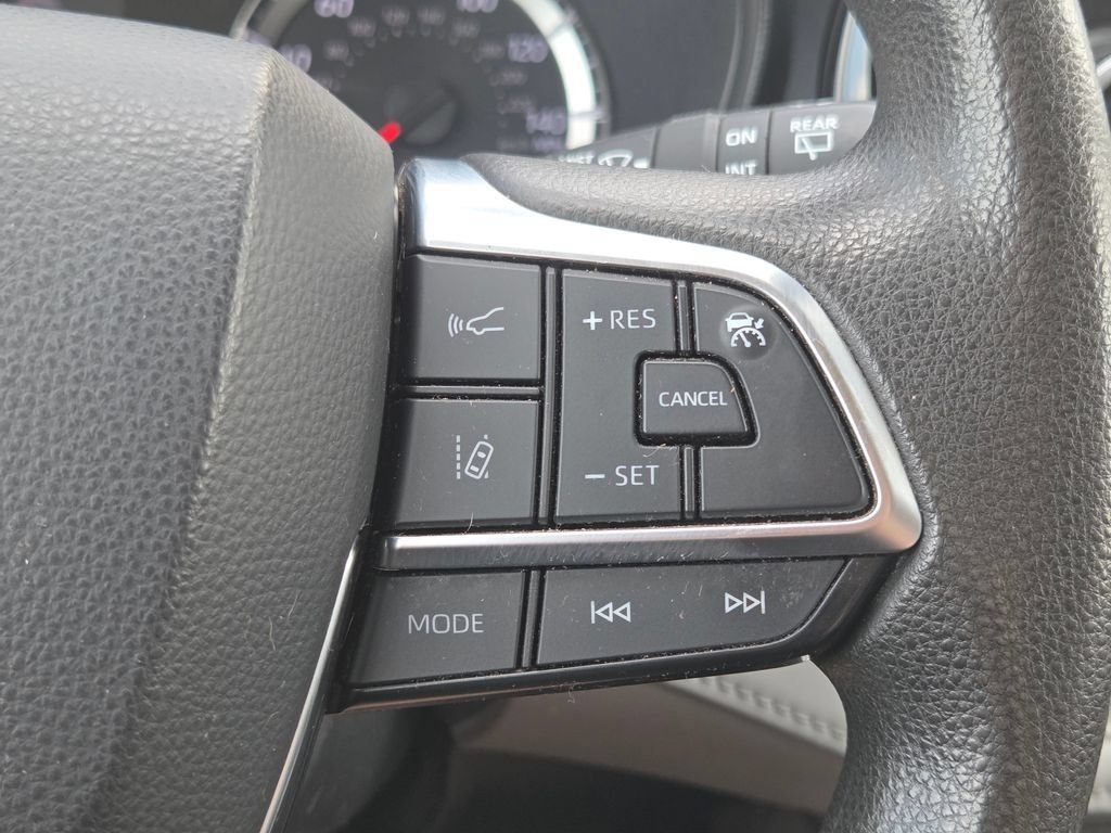Used 2021 Toyota Highlander L AWD/4WD image 15