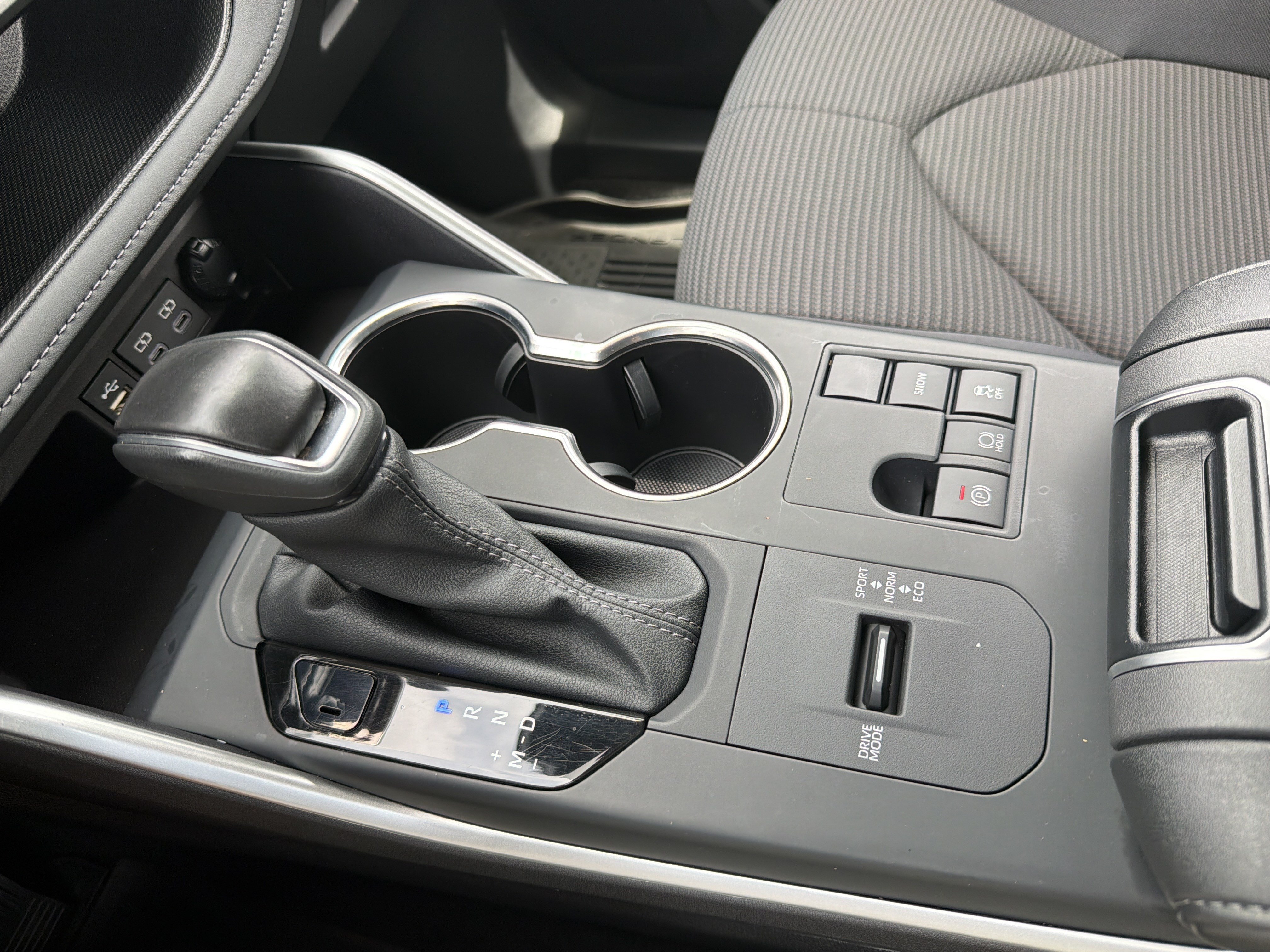 Certified 2025 Toyota Highlander LE FWD image 8
