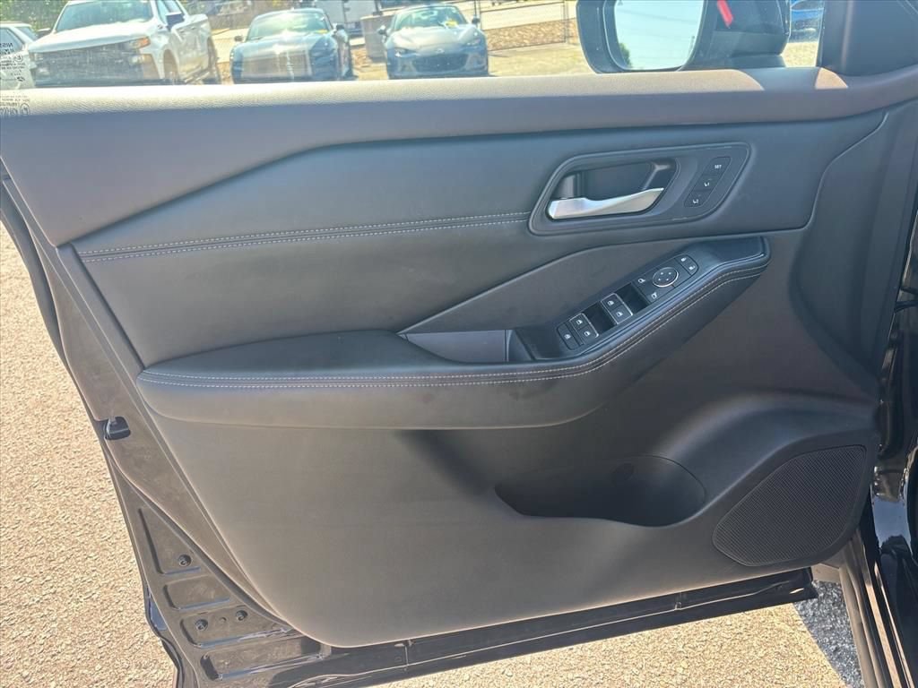 Used 2023 Nissan Rogue SL w/ SL Premium Package FWD image 11