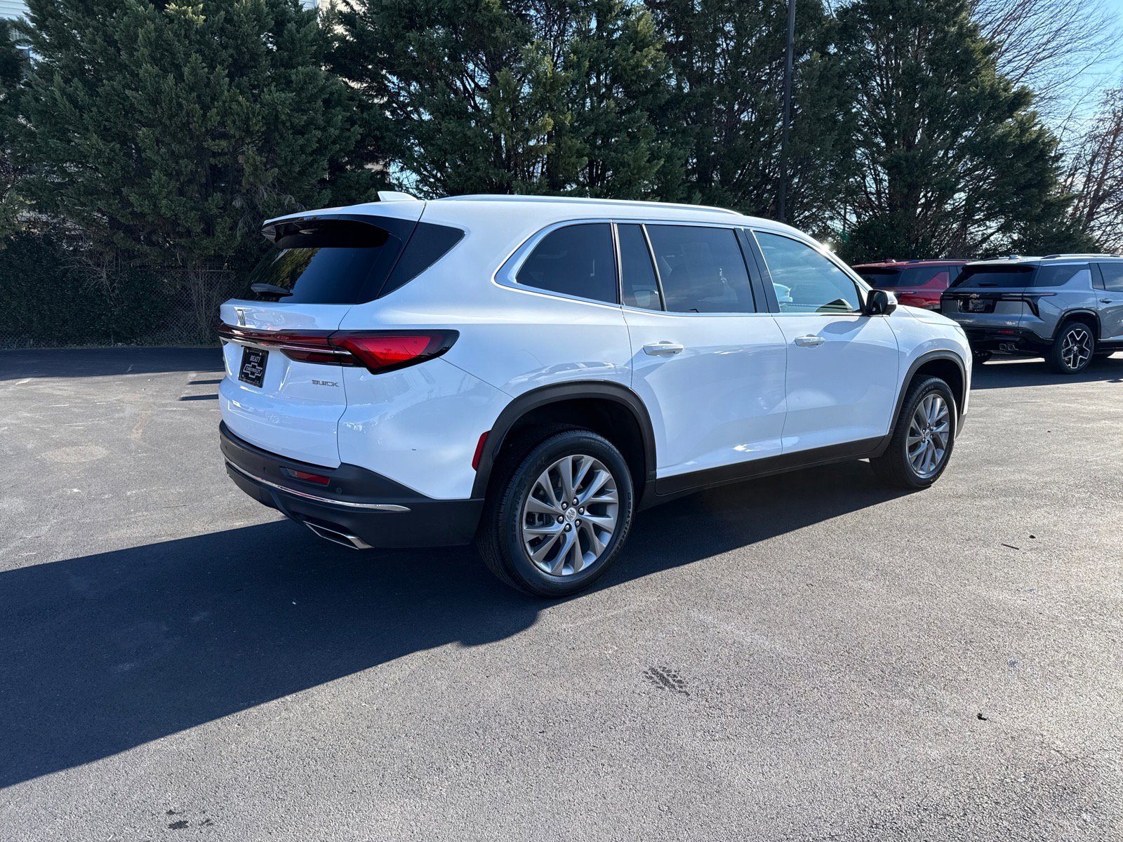 Used 2025 Buick Enclave Preferred image 3