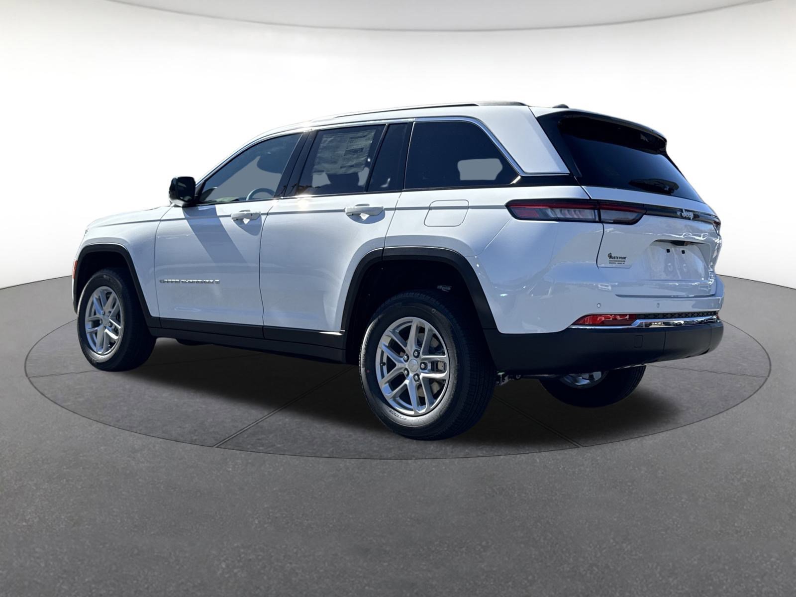 New 2025 Jeep Grand Cherokee Laredo X image 3