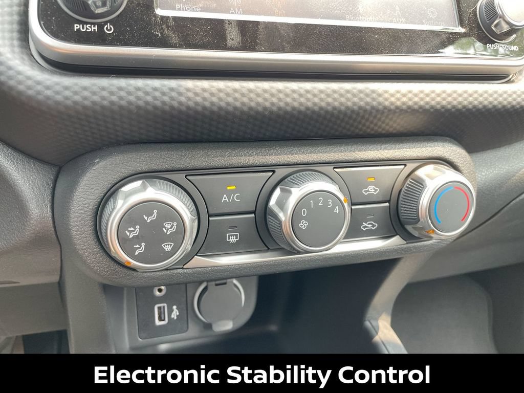 Certified 2025 Nissan Kicks Play S FWD image 31