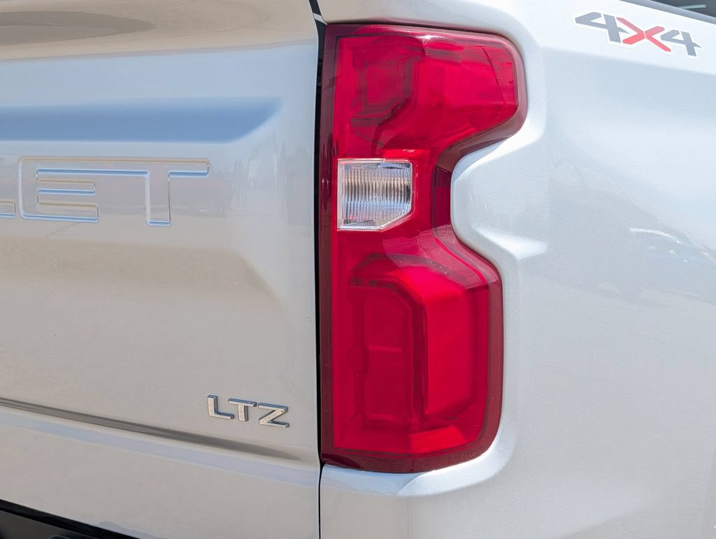 Used 2020 Chevrolet Silverado 1500 LTZ w/ LTZ Plus Package AWD/4WD image 17