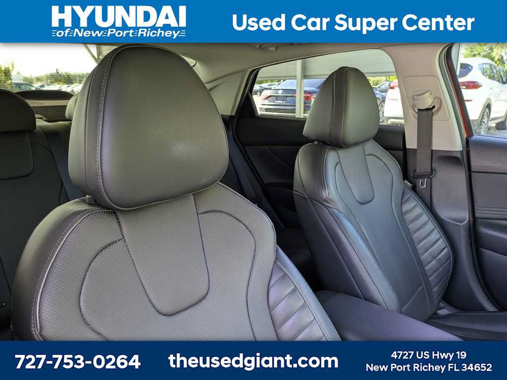 Certified 2022 Hyundai Elantra Limited FWD image 6