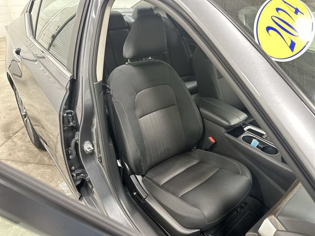Used 2024 Nissan Altima 2.5 SV FWD image 18
