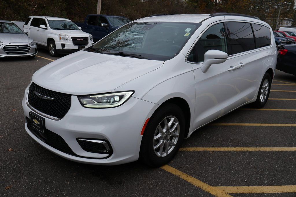 Used 2022 Chrysler Pacifica Touring-L image 4