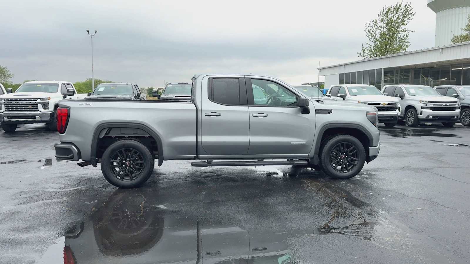 Used 2023 GMC Sierra 1500 Elevation AWD/4WD image 9