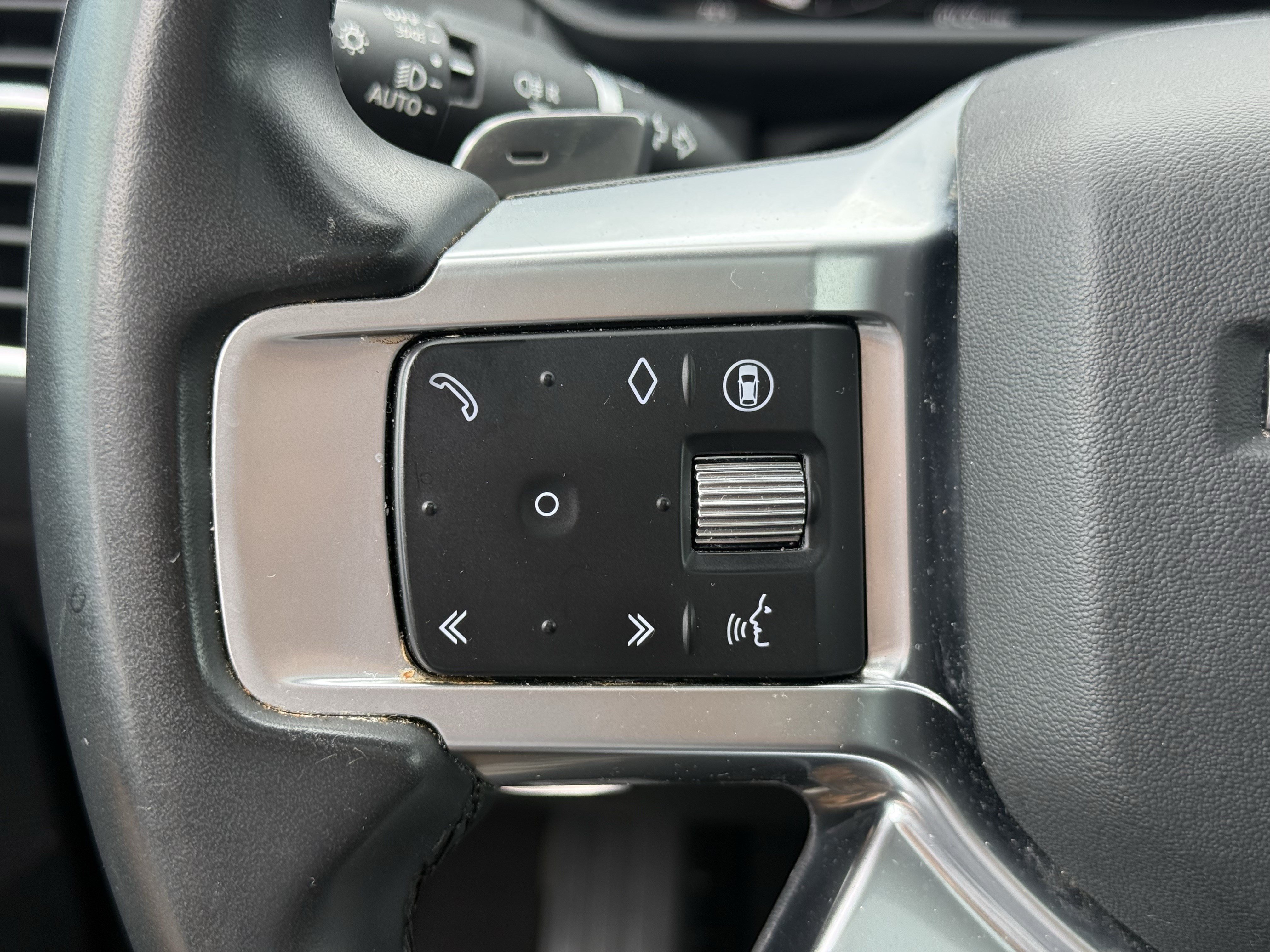 Used 2024 Land Rover Discovery S AWD/4WD image 16