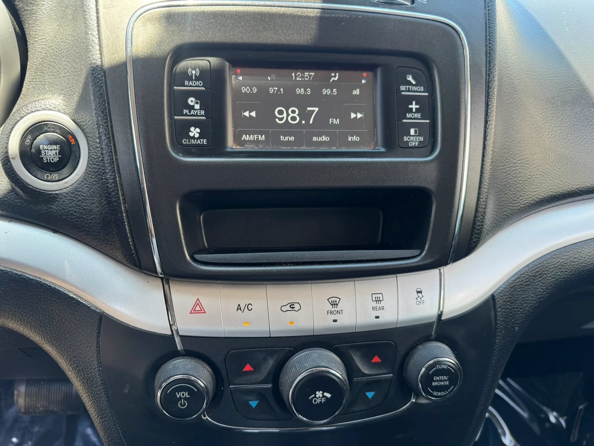 Used 2017 Dodge Journey SE FWD image 17