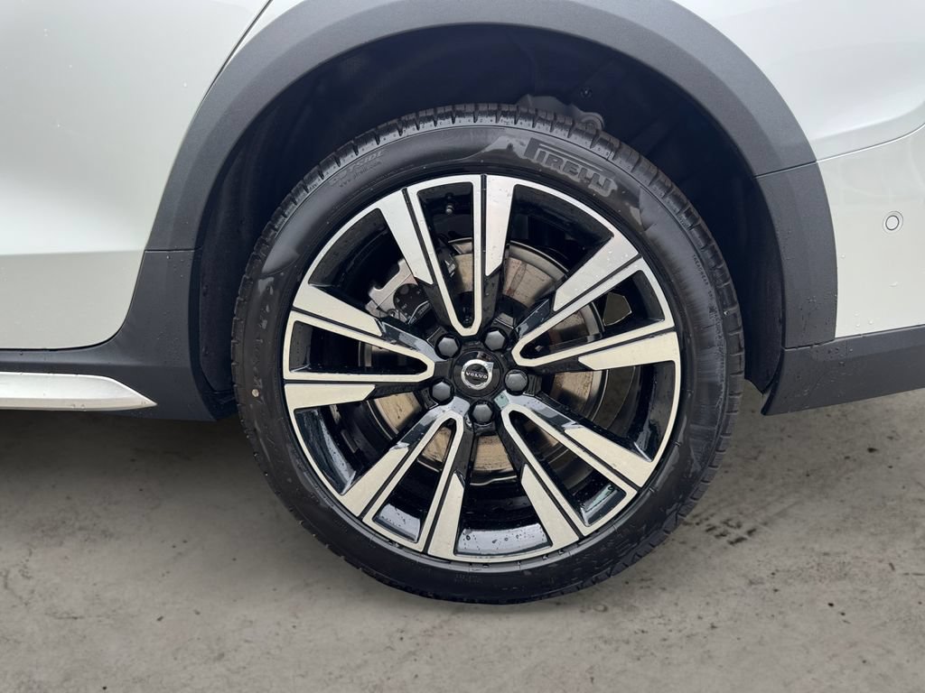 New 2026 Volvo V60 B5 Cross Country Ultra w/ Protection Package Premier AWD/4WD image 8
