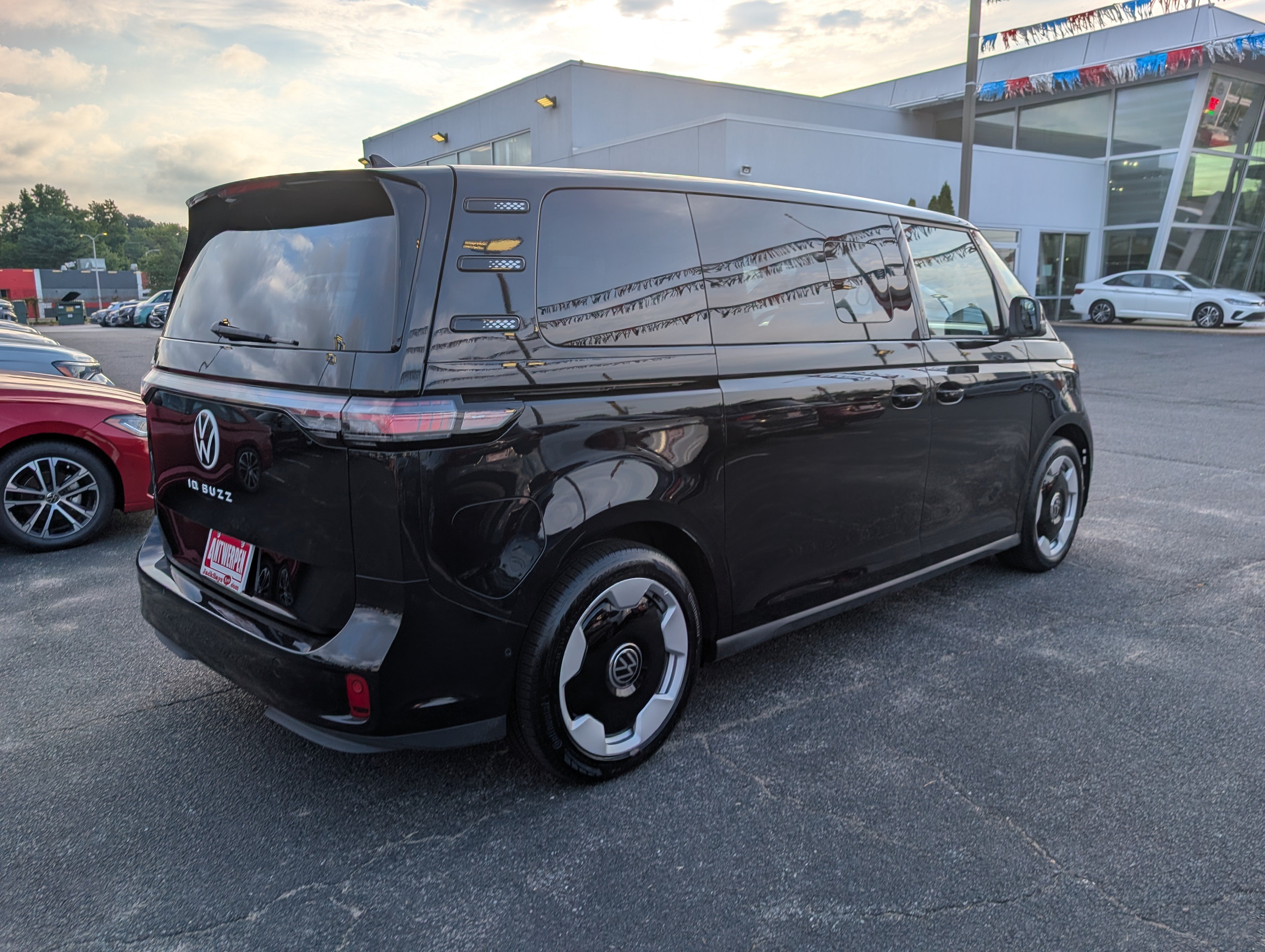 Used 2025 Volkswagen ID. Buzz Pro S Plus RWD image 3