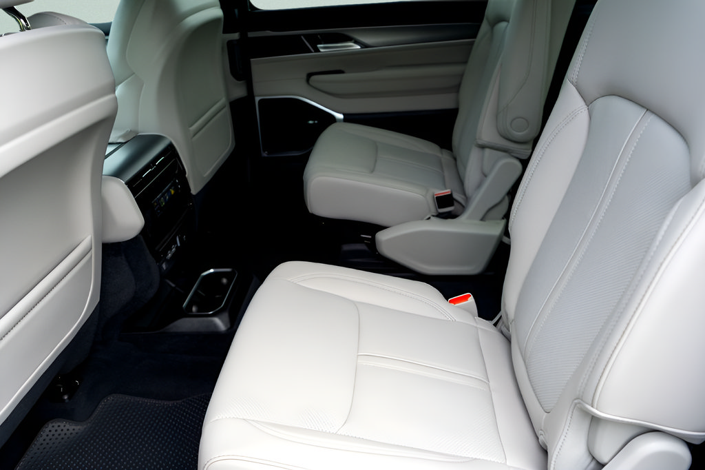 New 2026 Jeep Grand Wagoneer 2WD w/ Premium Group I image 23