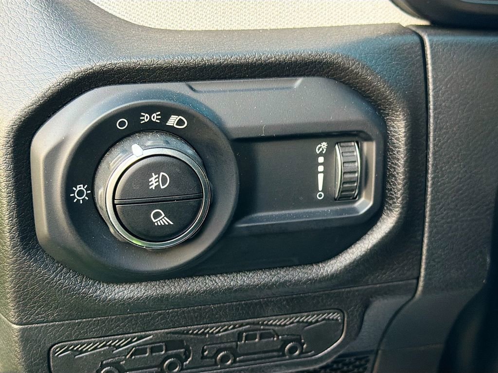 Used 2025 Jeep Gladiator Sport image 28
