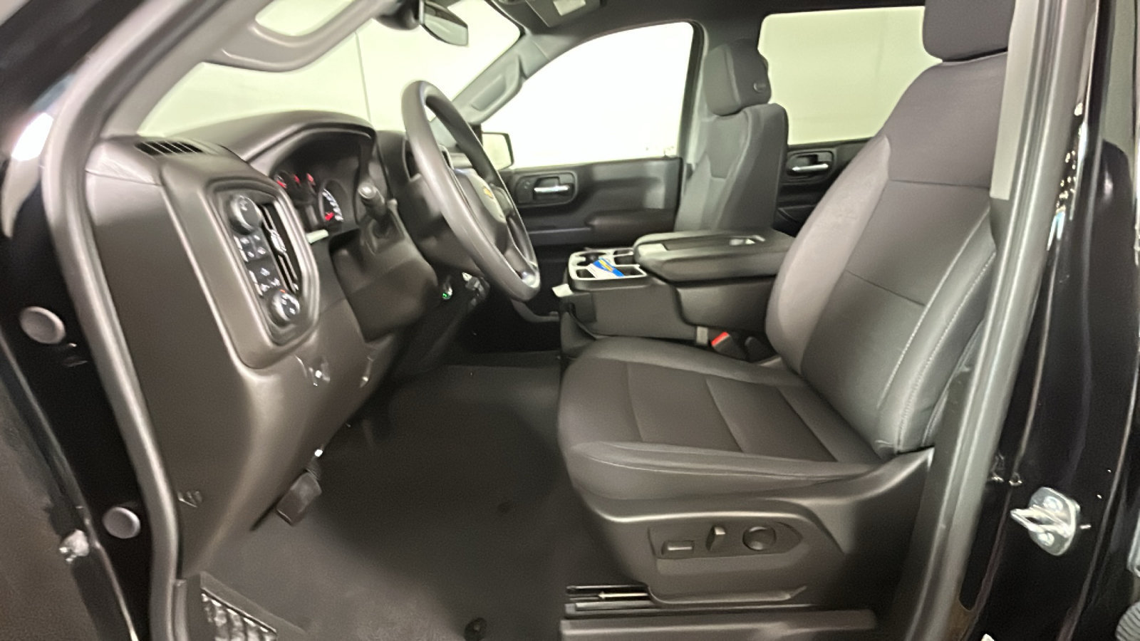 Used 2024 Chevrolet Silverado 1500 Custom w/ LPO, Dark Essentials Package AWD/4WD image 13
