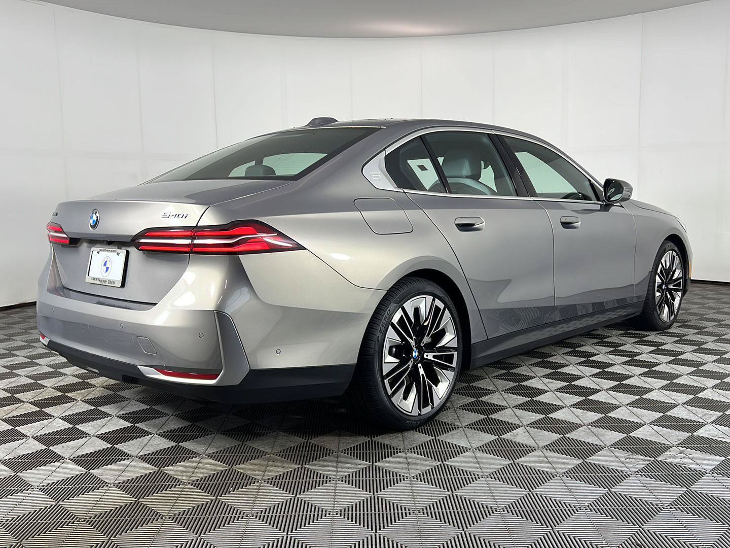 Certified 2024 BMW 540i xDrive w/ Premium Package AWD/4WD image 5