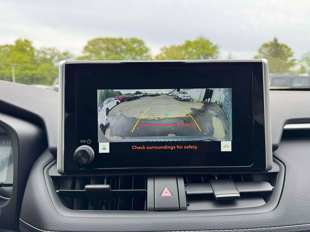 Used 2025 Toyota RAV4 XLE AWD/4WD image 30