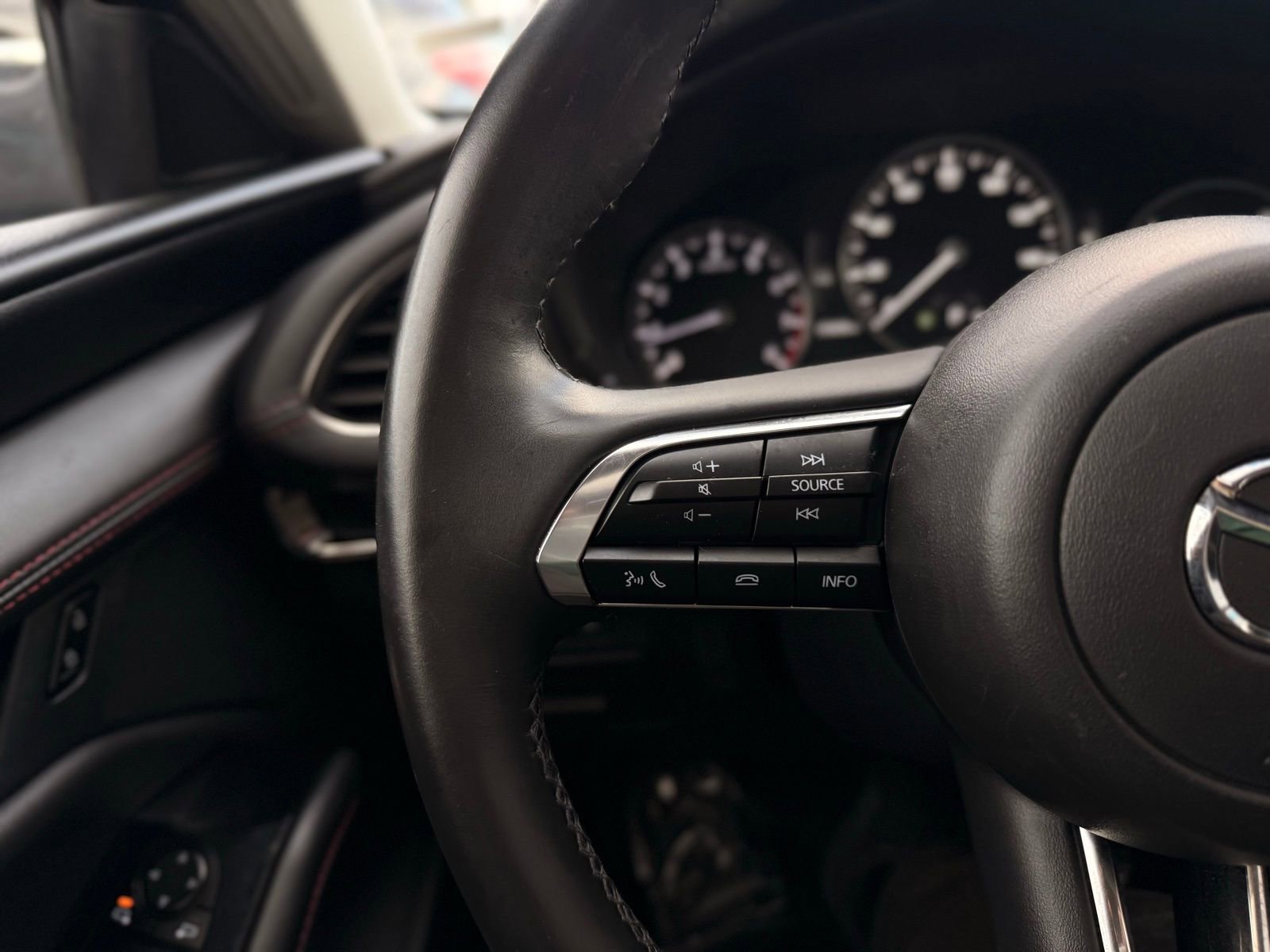 Used 2024 MAZDA MAZDA3 s image 30