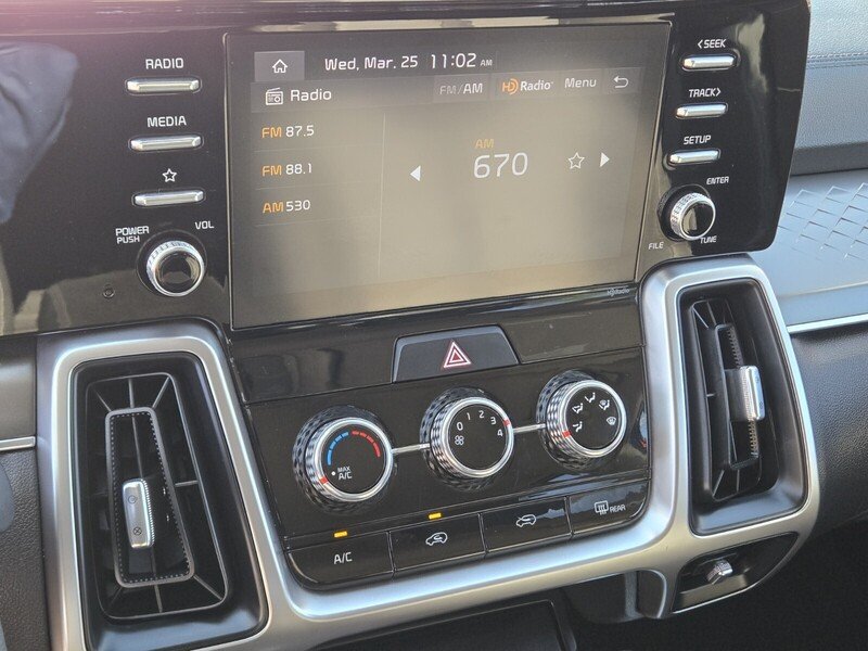 Certified 2022 Kia Sorento LX AWD/4WD image 19
