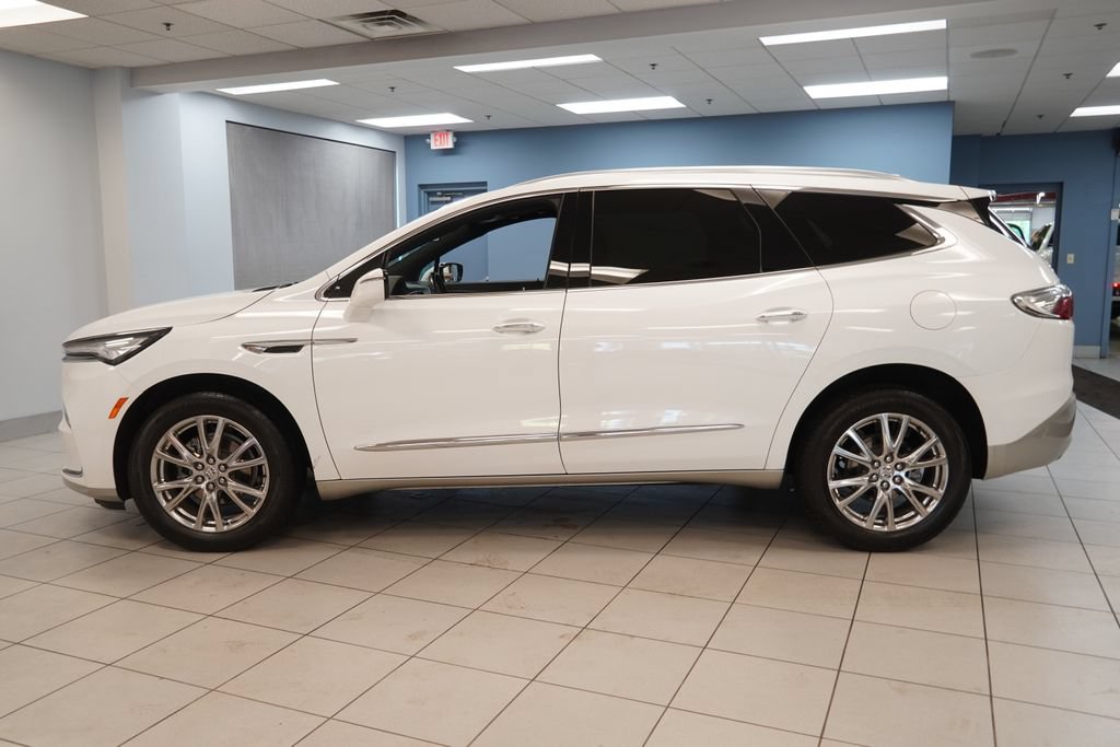 Used 2023 Buick Enclave Essence w/ Experience Buick Package AWD/4WD image 2