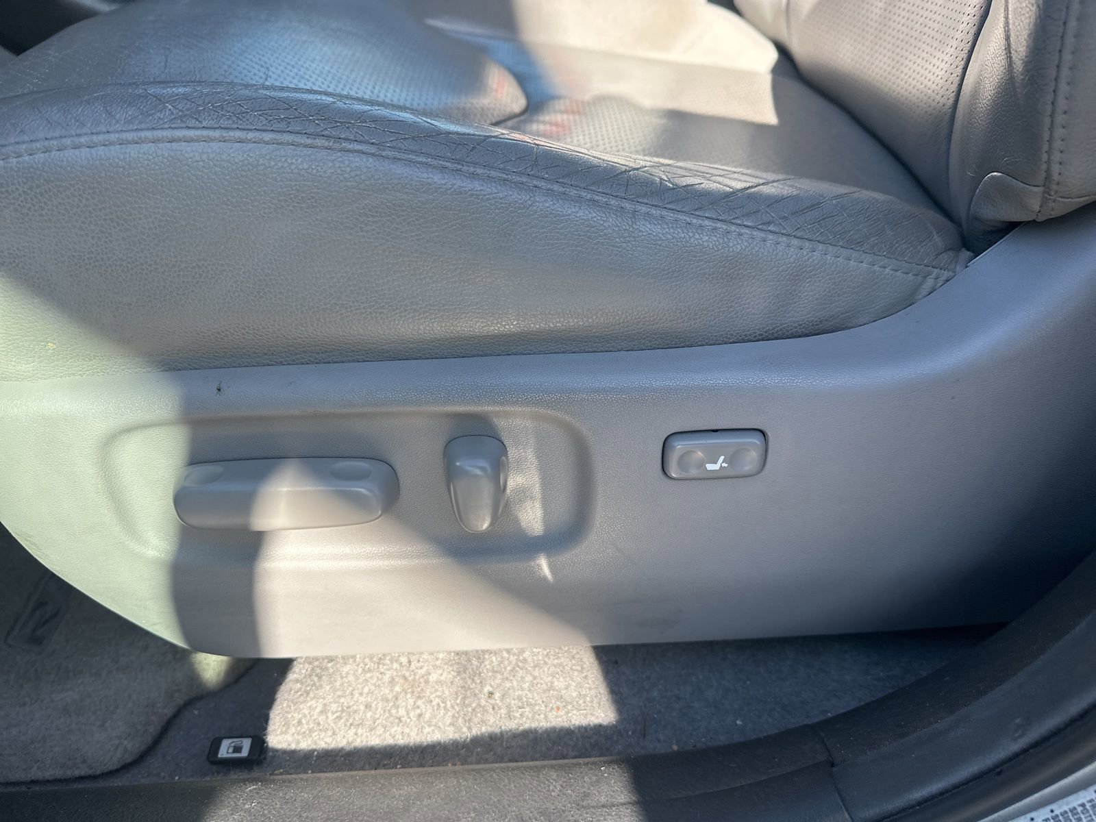 Used 2012 Toyota RAV4 Limited w/ Navigation Value Pkg image 5