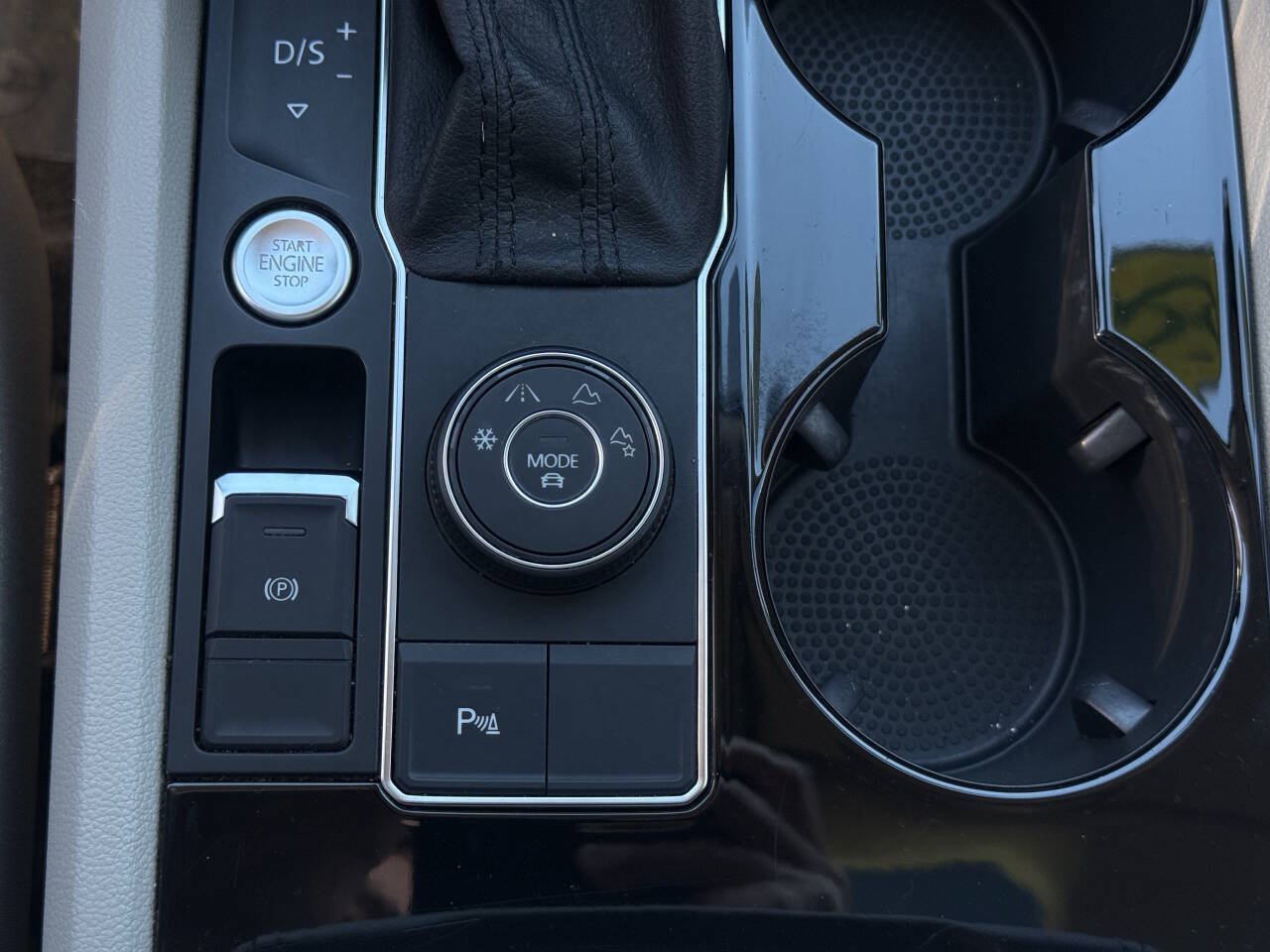 Used 2019 Volkswagen Atlas SEL R-Line AWD/4WD image 26