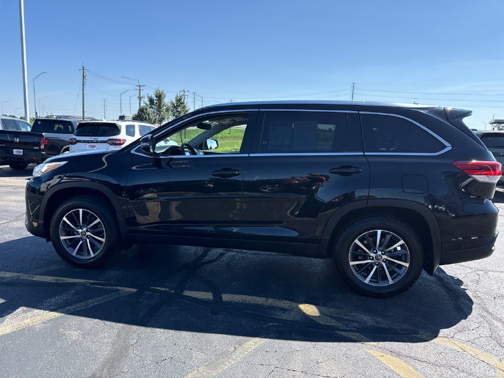 Used 2019 Toyota Highlander XLE AWD/4WD image 9