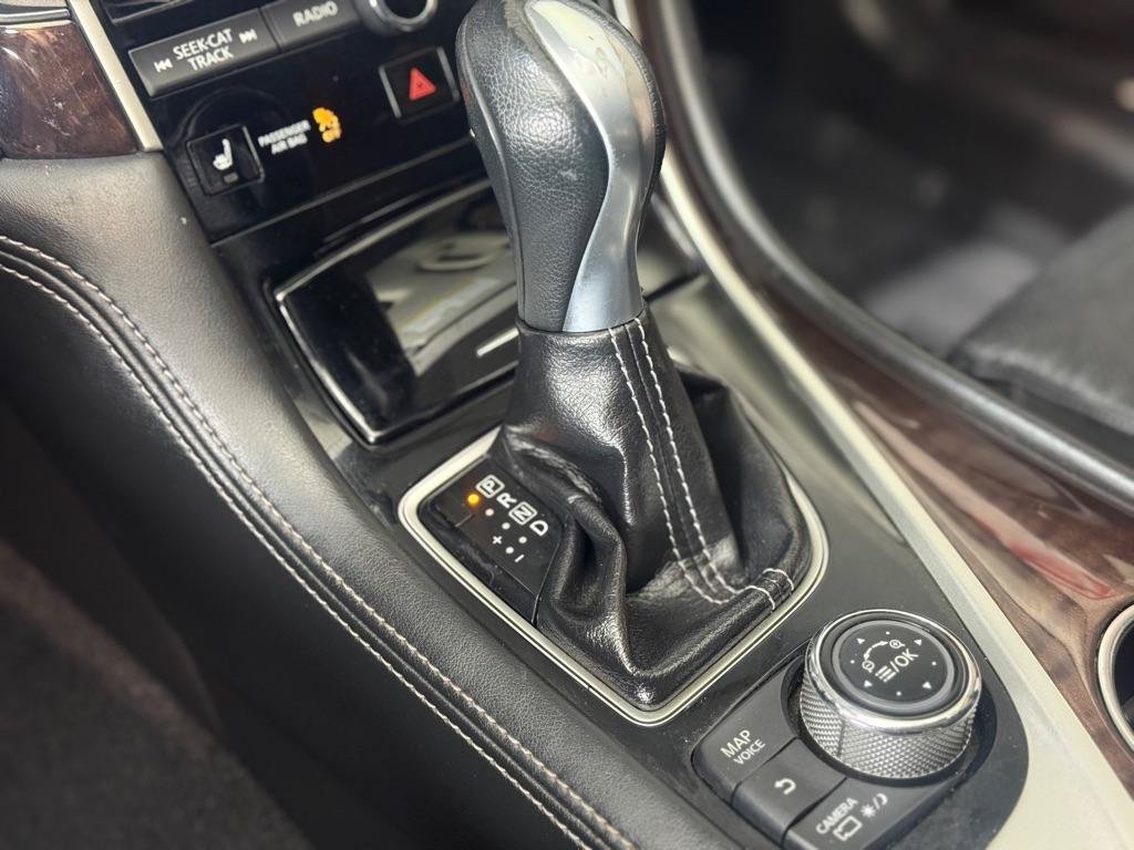Used 2014 INFINITI Q50 Hybrid w/ Deluxe Technology Package RWD image 19