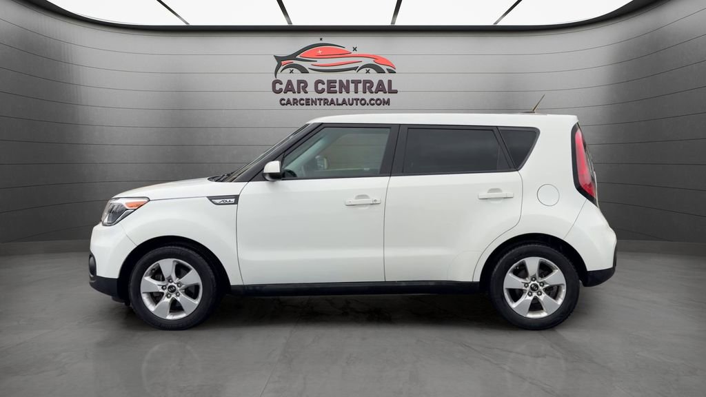 Used 2017 Kia Soul w/ Convenience Package image 2