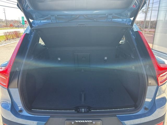 Certified 2025 Volvo XC40 B5 Plus image 11