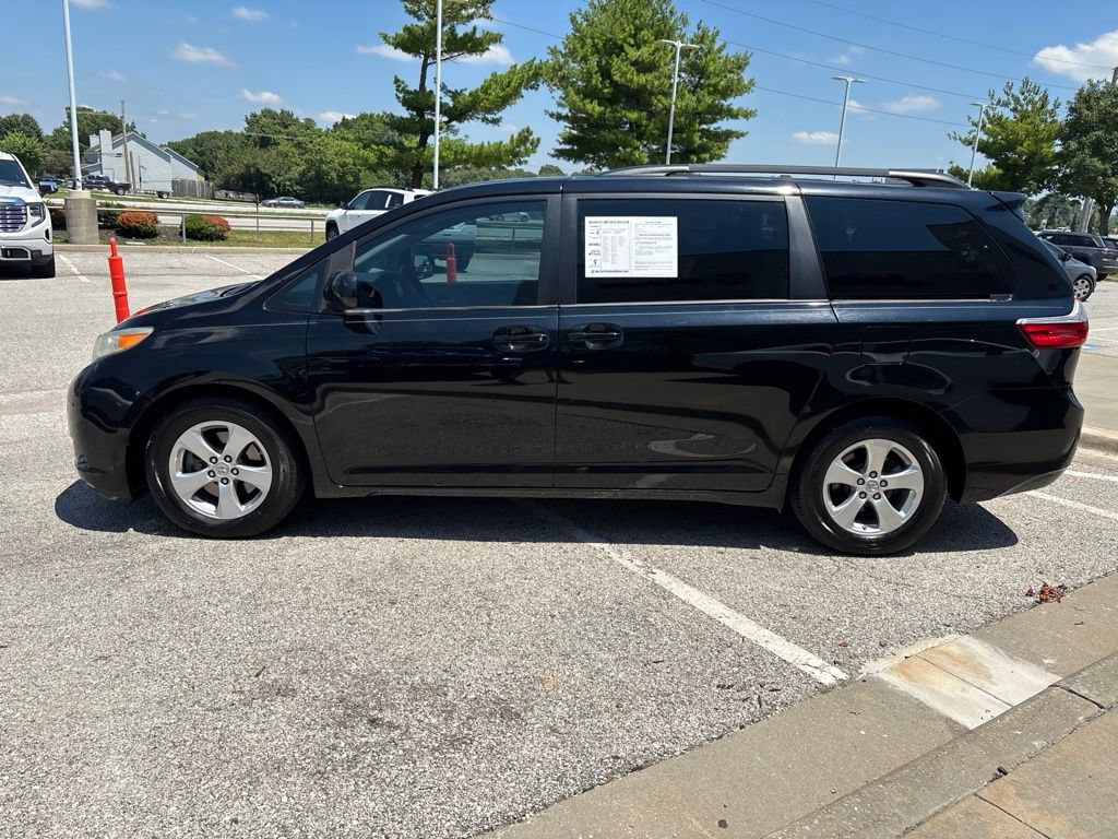 Used 2017 Toyota Sienna LE FWD image 19
