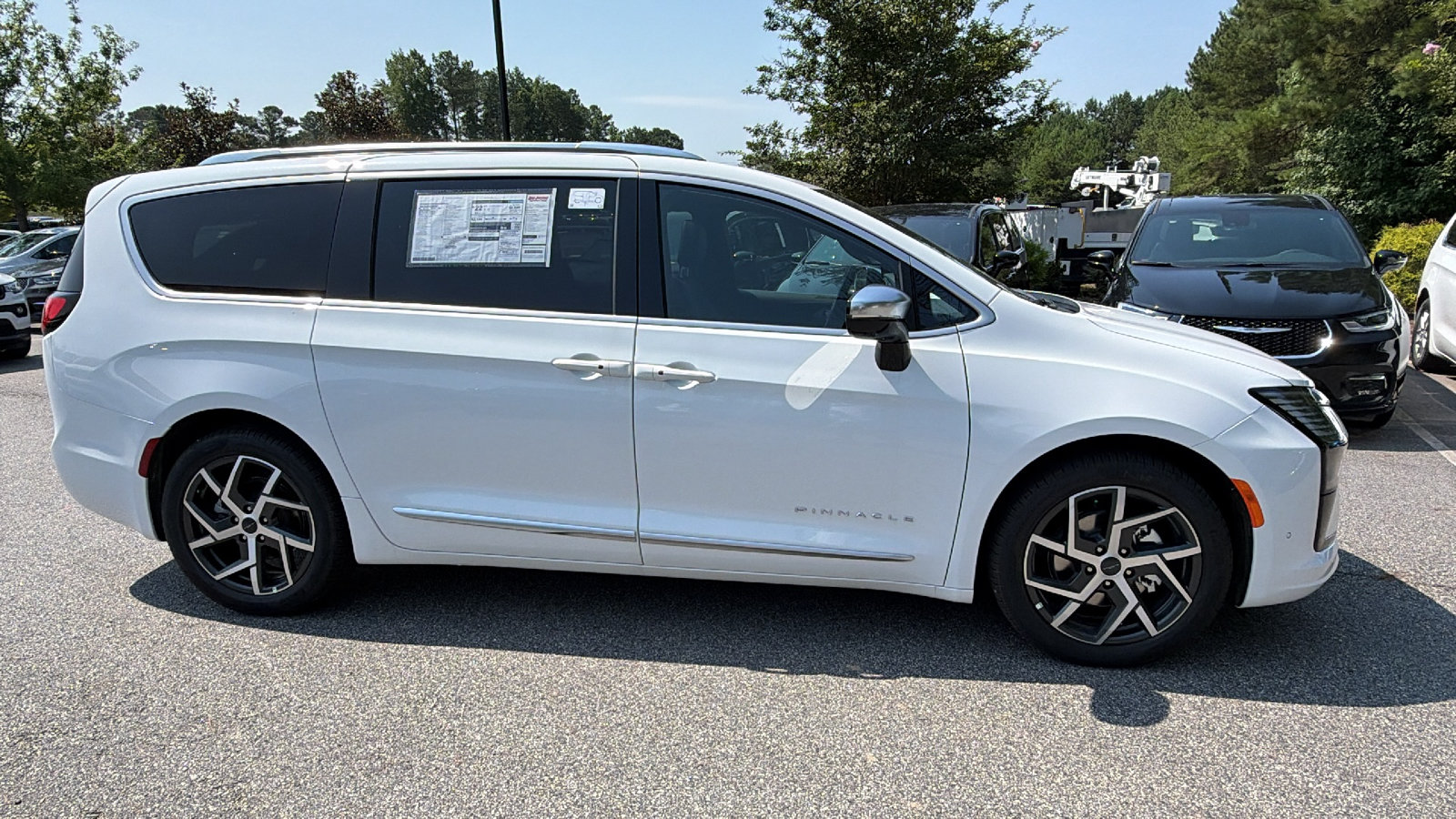 New 2027 Chrysler Pacifica Pinnacle FWD image 7