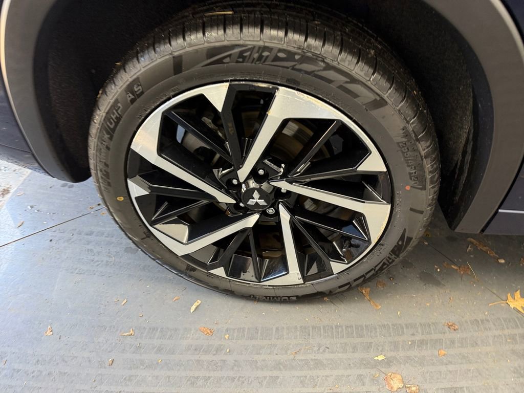 Used 2023 Mitsubishi Outlander SEL AWD/4WD image 35