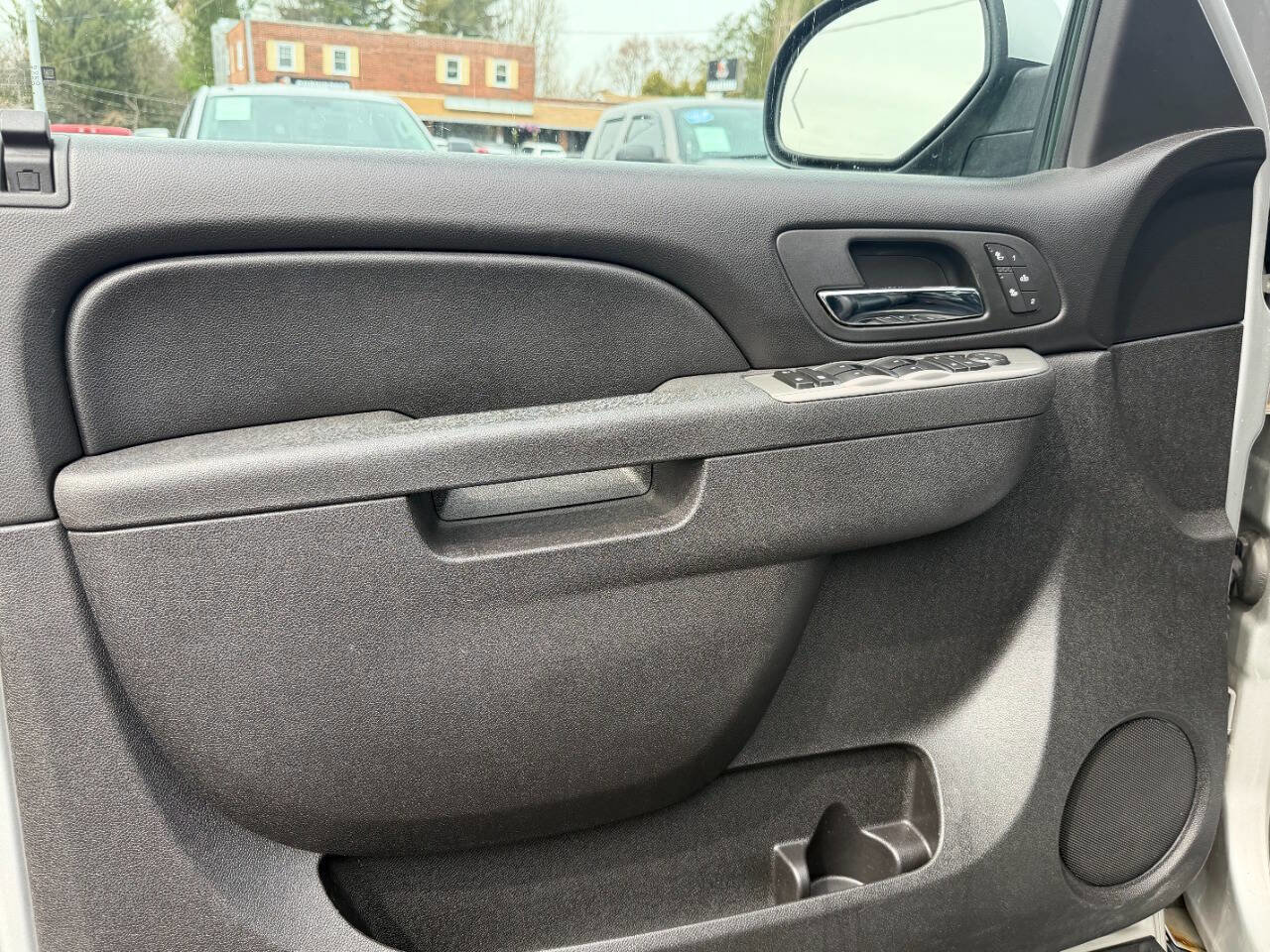 Used 2010 Chevrolet Avalanche LT w/ Luxury Package AWD/4WD image 11