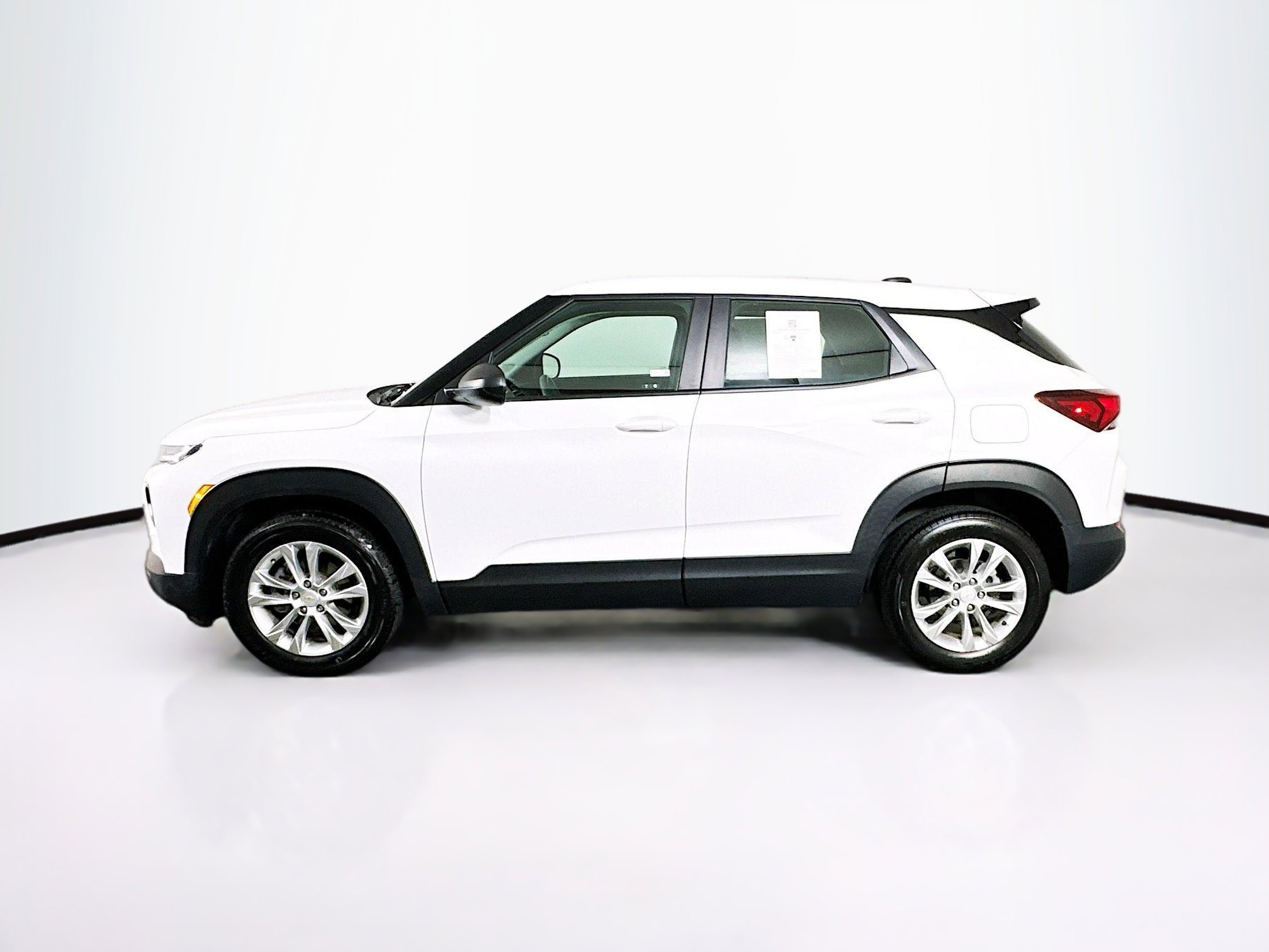 Used 2023 Chevrolet TrailBlazer LS FWD image 4