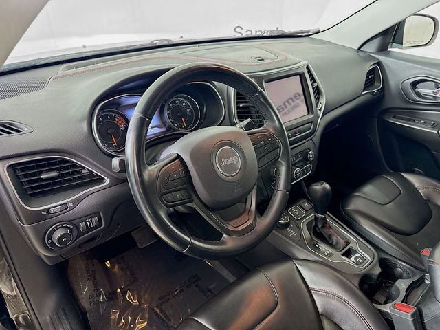 Used 2019 Jeep Cherokee Trailhawk image 9