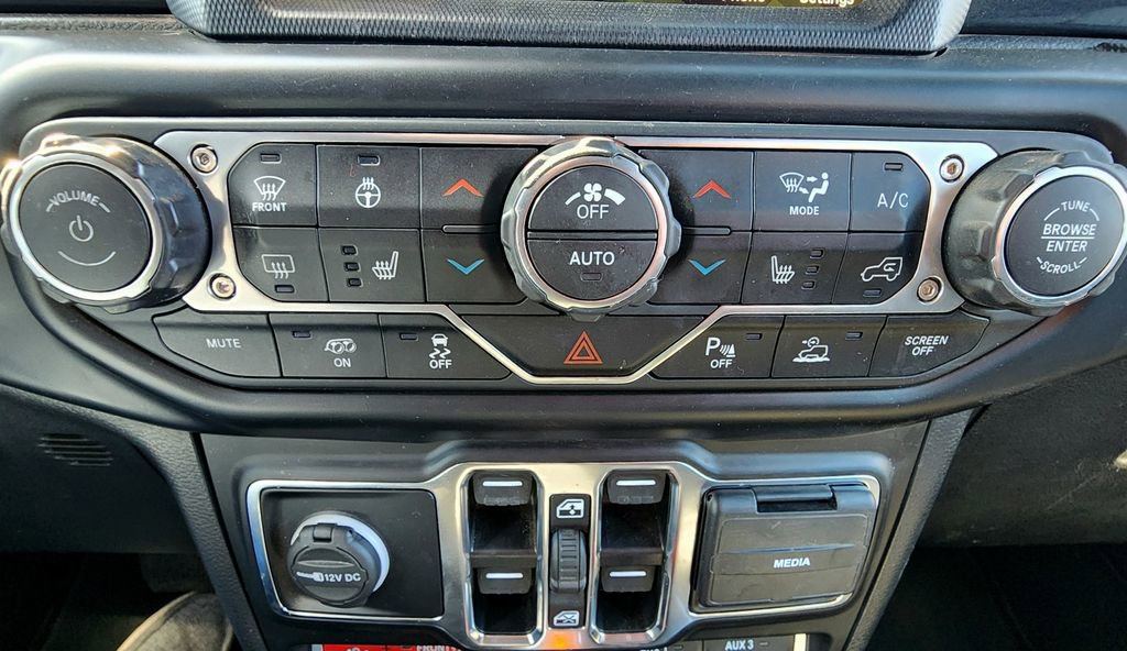 Used 2022 Jeep Wrangler Unlimited Rubicon w/ Trailer Tow Package image 40