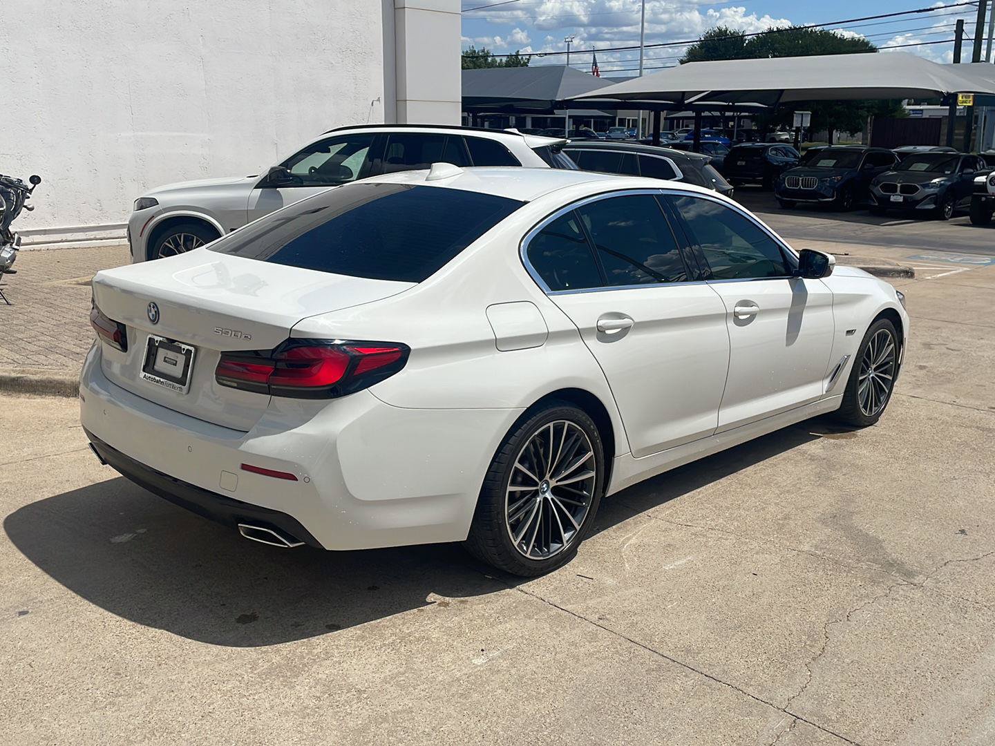 Used 2023 BMW 530e w/ Premium Package RWD image 3