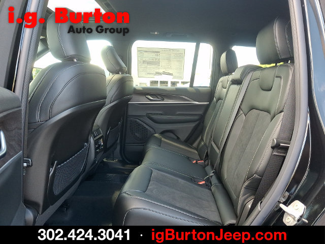 New 2026 Jeep Grand Cherokee Altitude AWD/4WD image 6