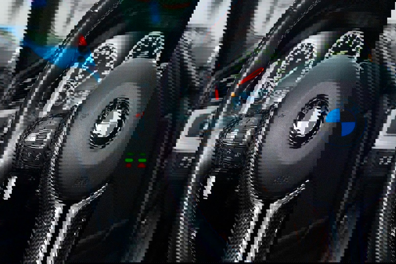 Used 2016 BMW M5 image 40