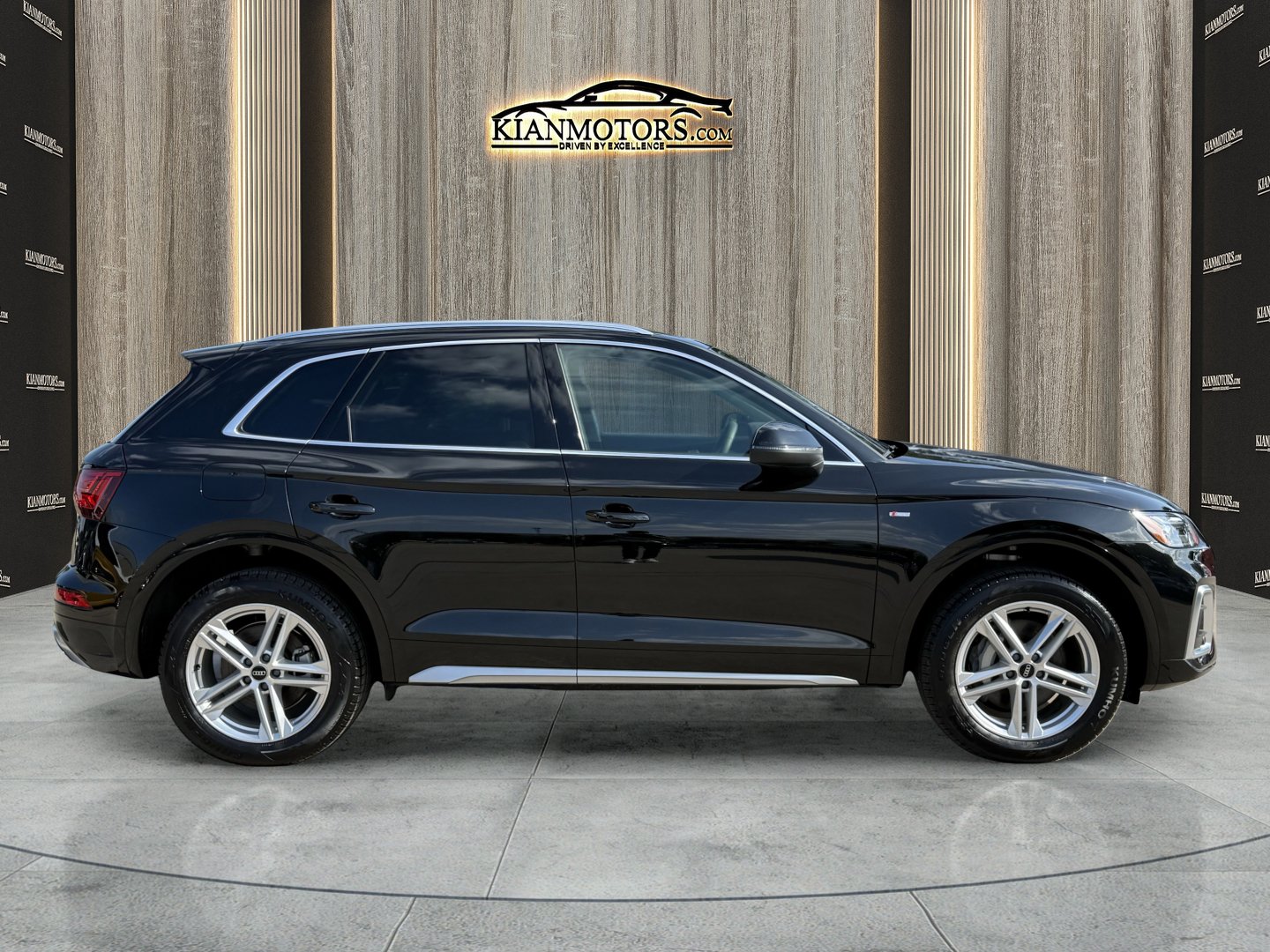 Used 2024 Audi Q5 e Premium w/ Convenience Package AWD/4WD image 8