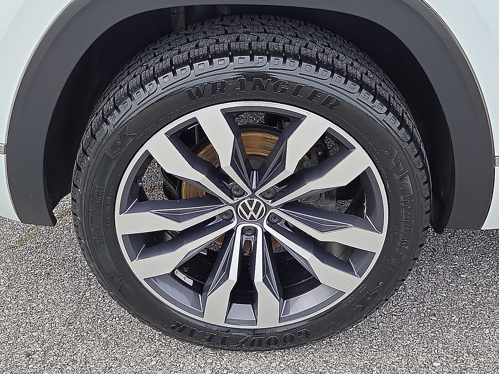 Used 2021 Volkswagen Atlas Cross Sport SEL R-Line FWD image 7