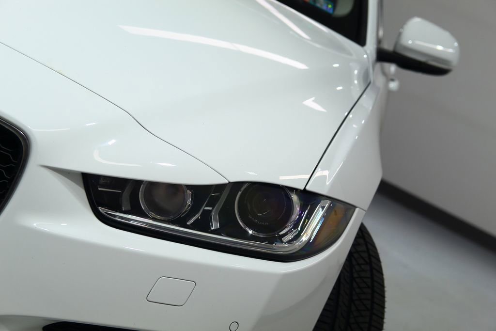 Used 2019 Jaguar XE Prestige image 9