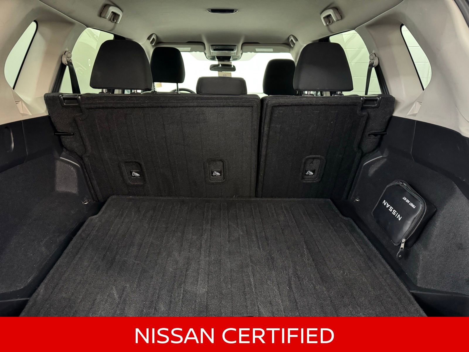 Certified 2025 Nissan Rogue SV image 39