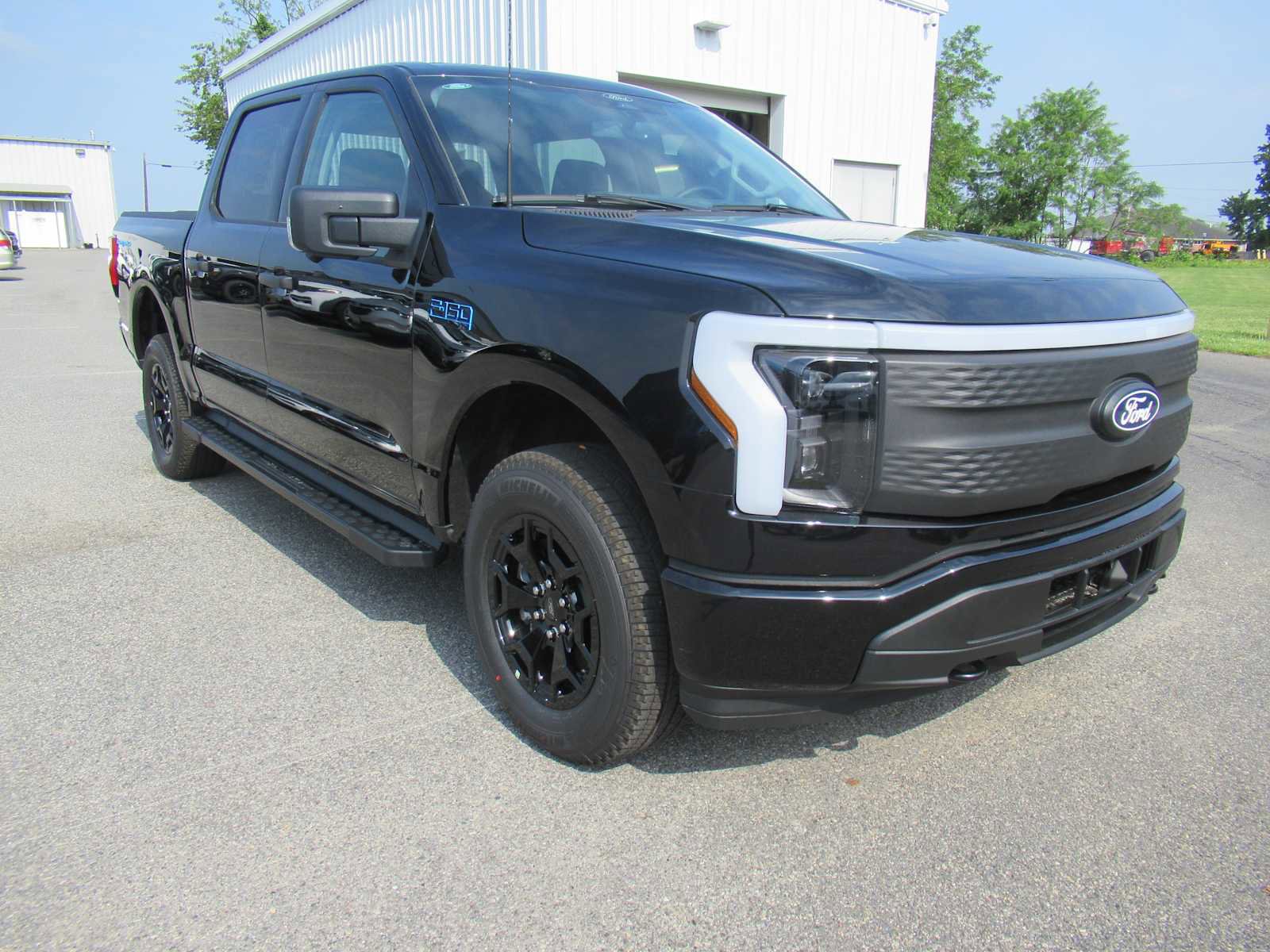 New 2025 Ford F150 Lightning XLT image 3