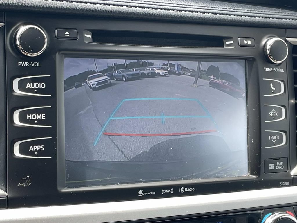 Used 2019 Toyota Highlander XLE FWD image 19