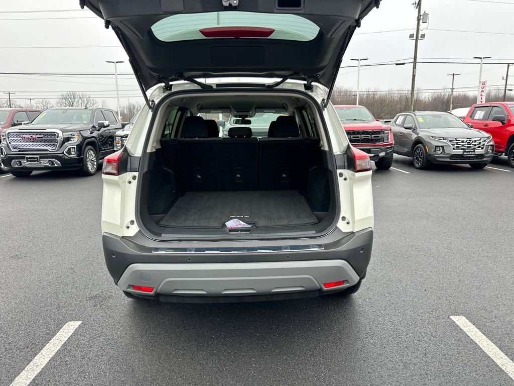 Used 2023 Nissan Rogue SV image 11