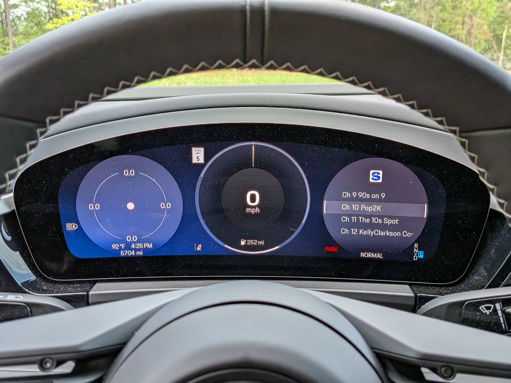 Certified 2025 Porsche Macan Electric RWD image 11