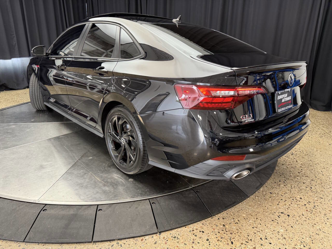 Used 2024 Volkswagen Jetta GLI Autobahn w/ GLI Black Package image 5