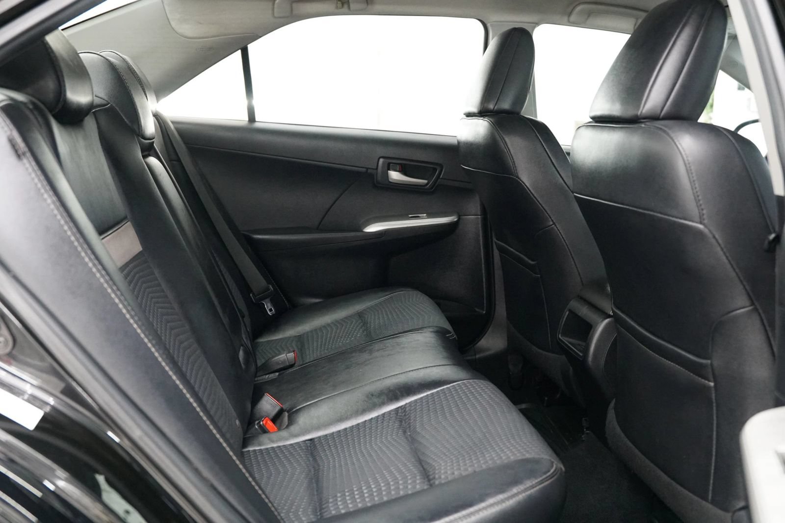 Used 2013 Toyota Camry SE FWD image 25